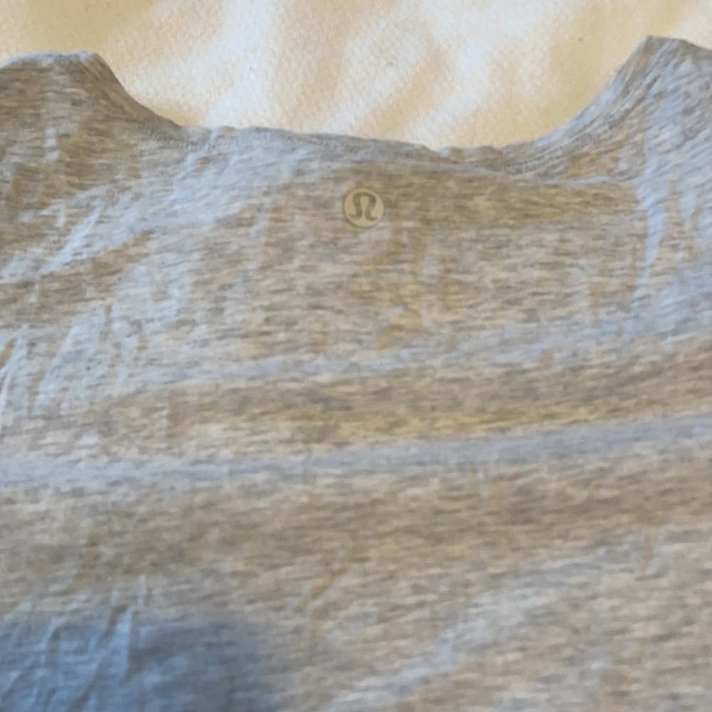 Lululemon top size 6 - Picture 3 of 3